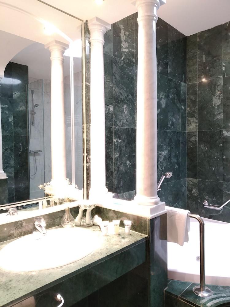Hotel Termes Montbrio & 4*
